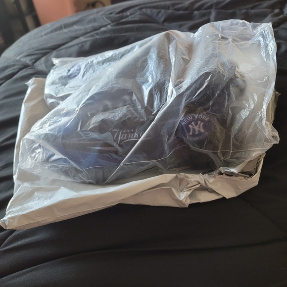 MEN'S NY. YANKEES BLACK SNEAKERS SIZE 13 BRAND SPANKIN NEW!!!!!!!!!!!!!!!!!!!!! - Picture 16 of 16